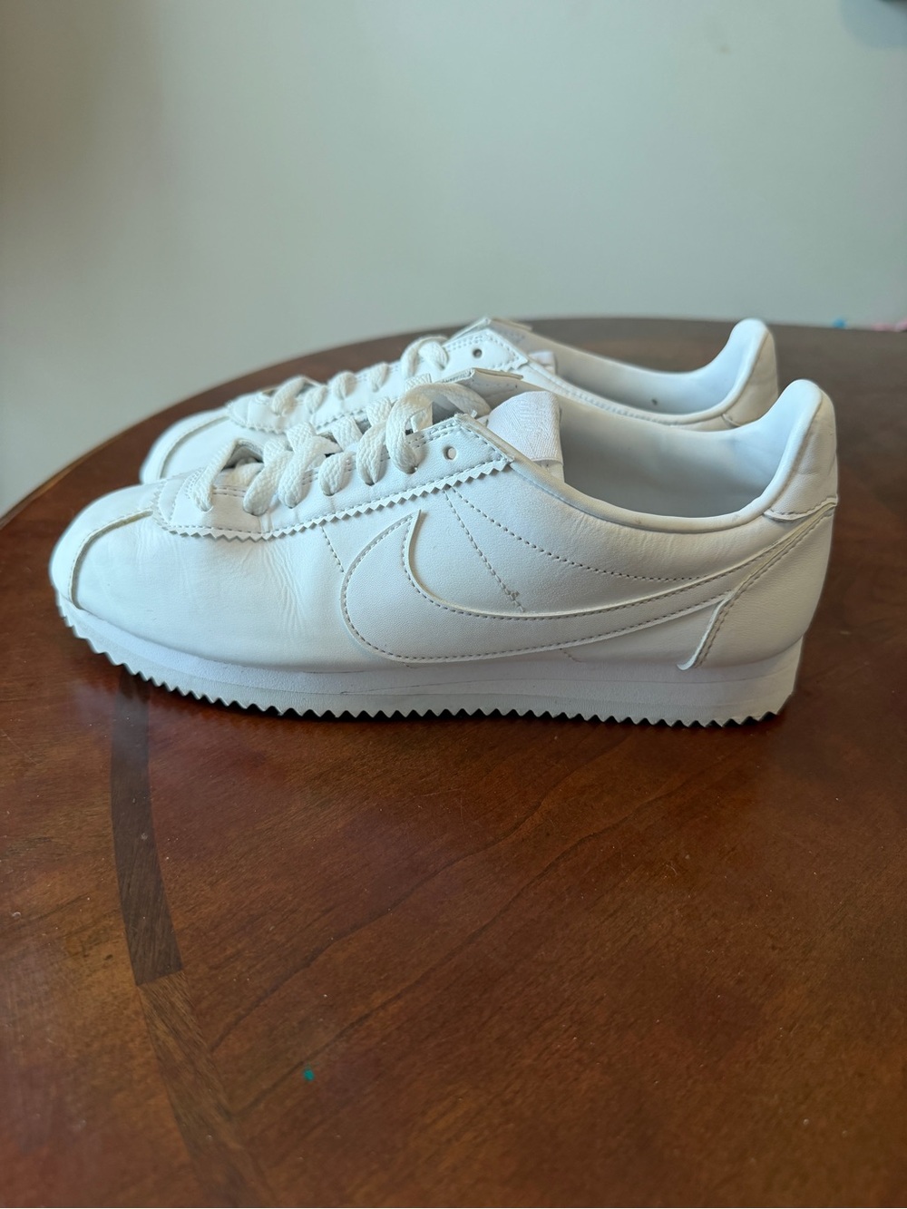 Nike Classic Cortez White Leather Sneakers Women’s Size 9.5 Athletic Shoes